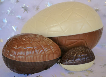 a picture of three easter eggs large, medium and small.