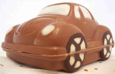 a picture of a milk chocolate Beetle car decorated with white and dark chocolate
