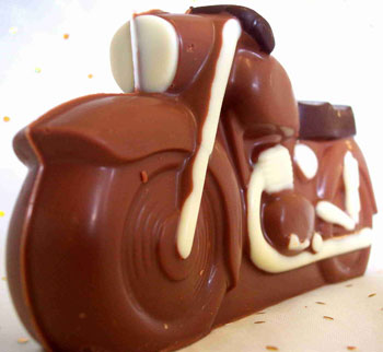 a picture of a milk chocolate motorcycle decorated with white and dark chocolate