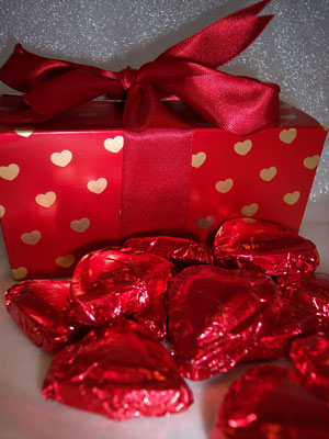 a picture of foil wrapped hearts in a round box